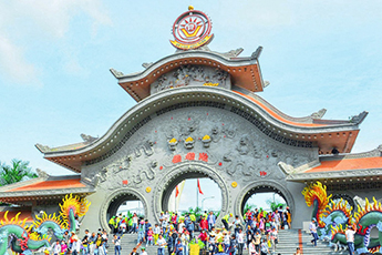 Suoi Tien Theme Park.jpg